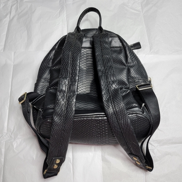 Black backpack - Picture 2 of 3